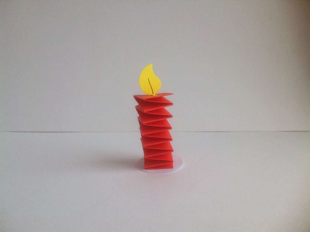 Papierowa świeca na noworoczny nastrój