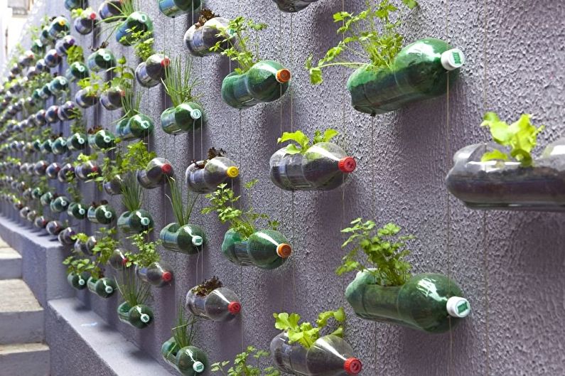 DIY utomhus blomkrukor från plastflaskor
