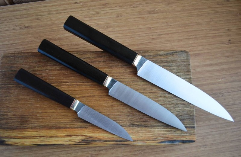 Messer mit schwarzem Hainbuchengriff