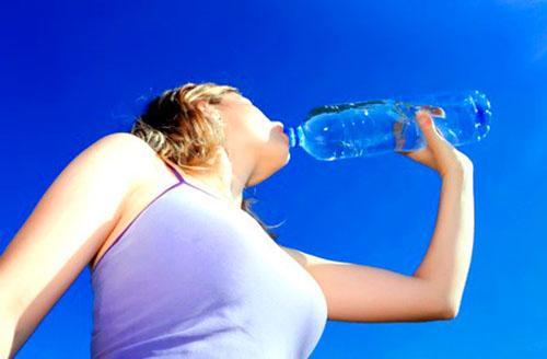 Das Symptom der Krankheit ist am häufigsten erhöhter Durst.