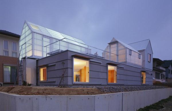 Dům navržený se skleníkem na střeše