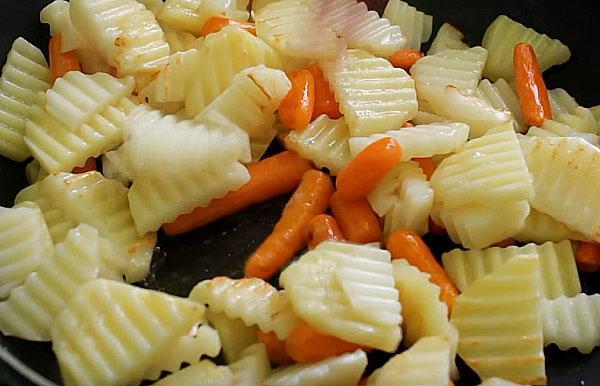 Bratkartoffeln mit Karotten