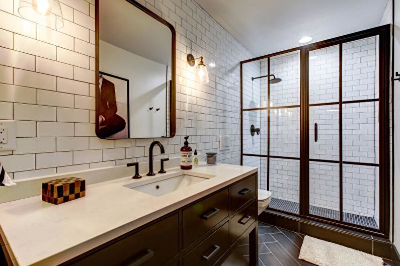 Banheiro em estilo loft com chuveiro