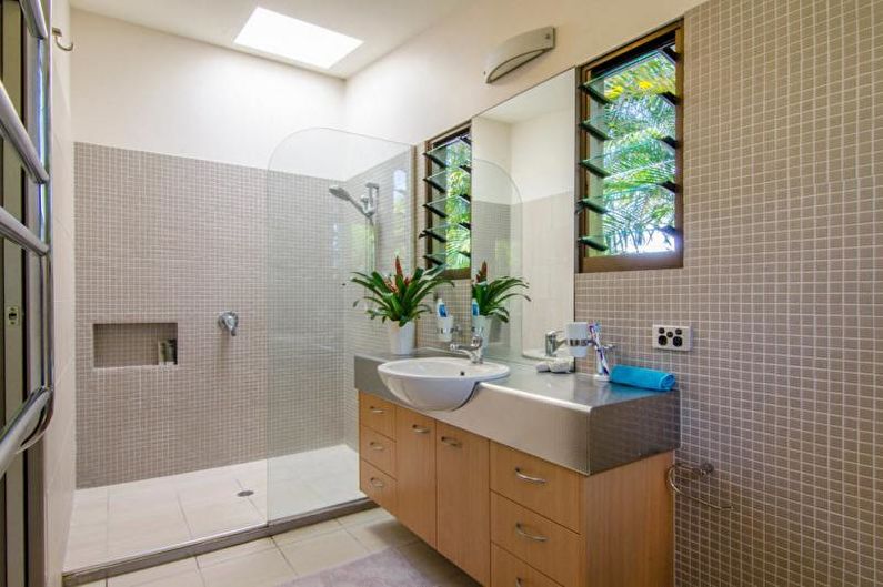 Dokončujúca kúpeľňa so sprchovacím kútom - mozaiková dlažba