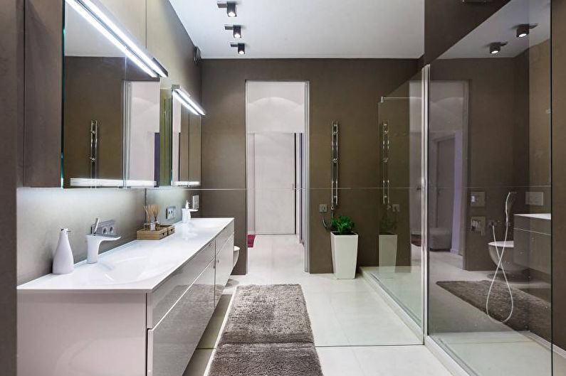 Banheiro com chuveiro em estilo moderno
