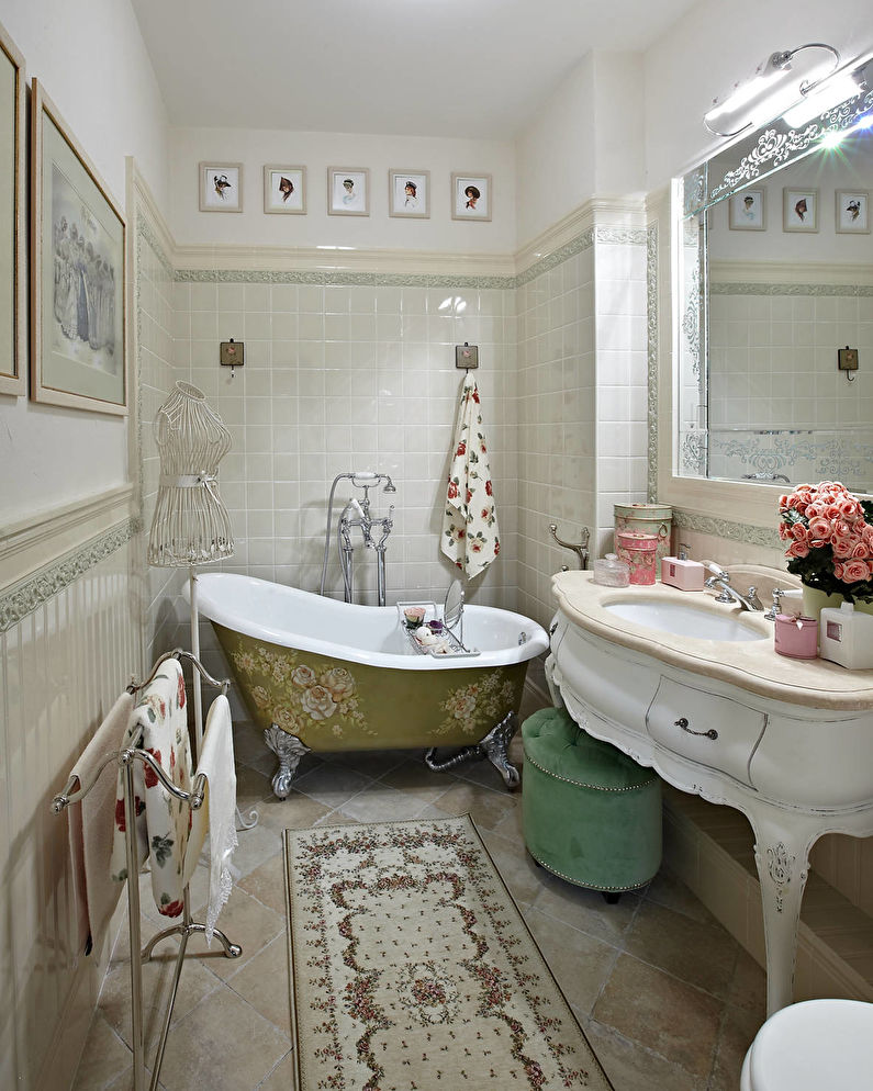 Notranjost kopalnice v klasičnem slogu - fotografija