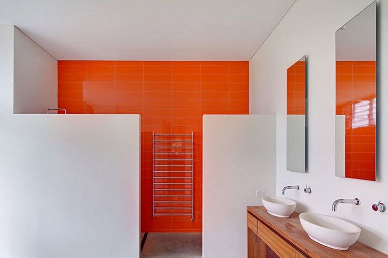 Rött badrum i stil med minimalism - Inredning