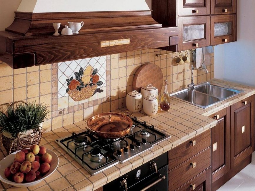 Terrakottafliser i det indre av kjøkkenet