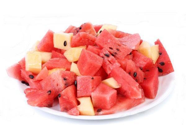 Wassermelone und Melone hacken
