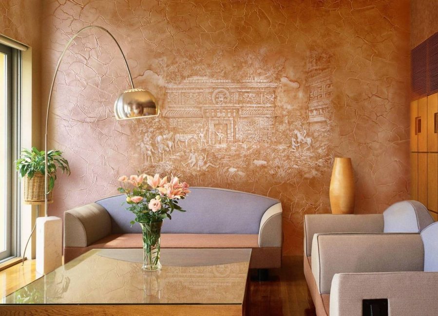 O gesso veneziano é um revestimento de parede que imita várias superfícies nobres
