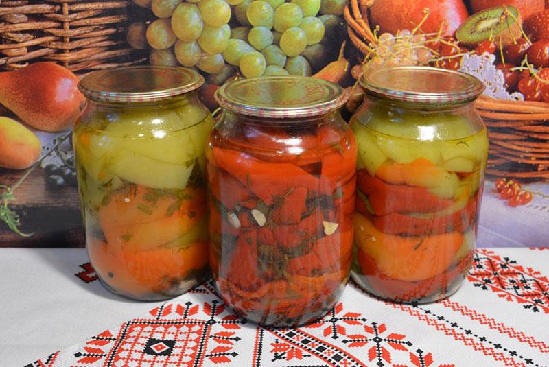 Rezepte für die Zubereitung von Paprika für den Winter in Honigfüllung