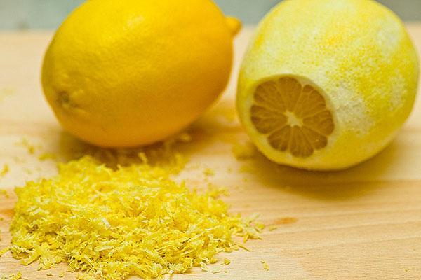 potřete citronovou kůru