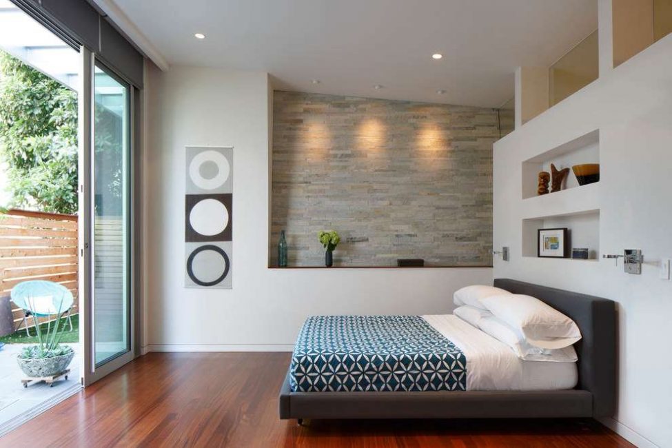 Διακόσμηση μιας θέσης από πέτρα για ένα υπνοδωμάτιο - εξασφαλίζεται η άνεση και η άνεση