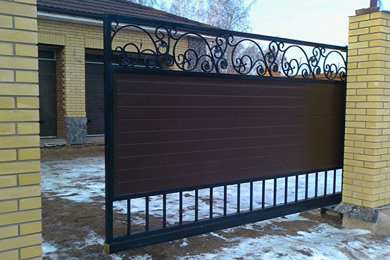 תכונות עיצוב של שערים ושערים עשויים לוח גלי - הזזה