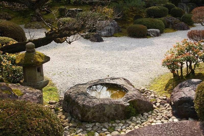 centrální objekt v japonské zahradě