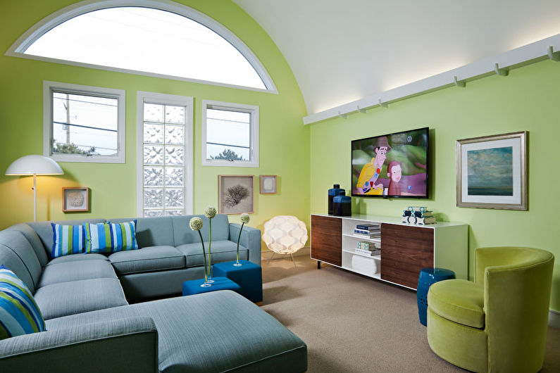Grön färg i vardagsrummets inre - foto