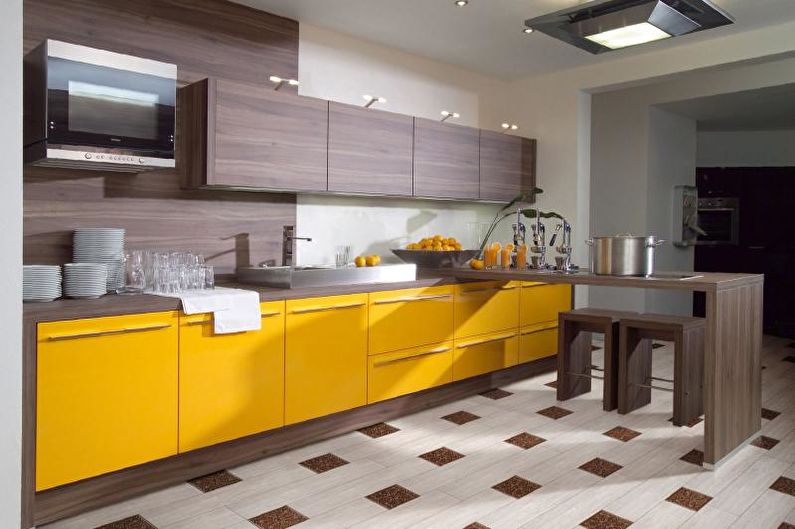 Žltý dizajn kuchyne - povrchová úprava podlahy