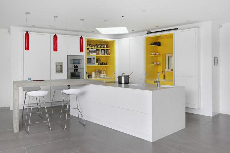 Żółty projekt kuchni - wykończenie sufitu