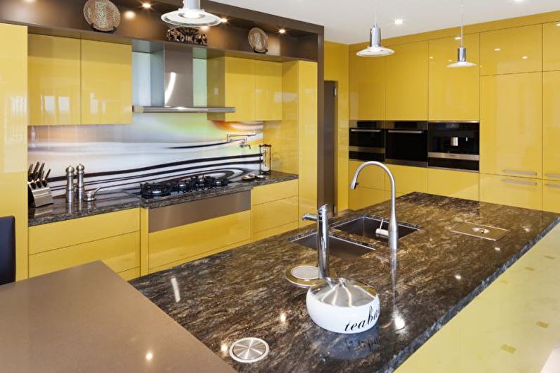 Design de interiores de cozinha em cor amarela - foto